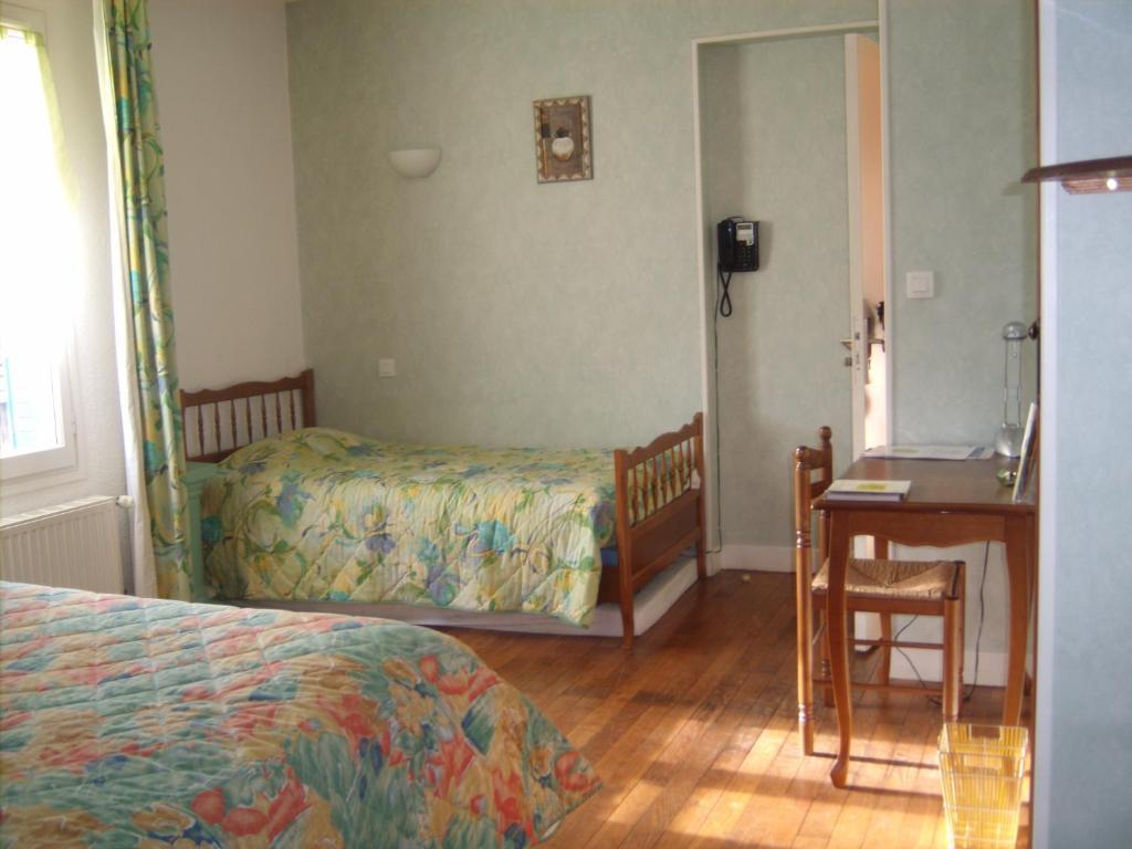 Auberge Les Muriers La Ferte-Hauterive Номер фото