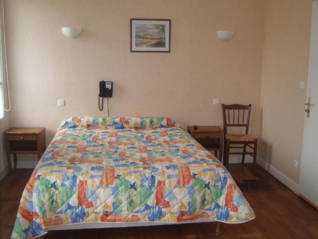 Auberge Les Muriers La Ferte-Hauterive Номер фото